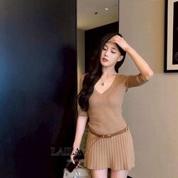 Tag : LAILA Detail: มินเดรสงานผ้าไหมทอแต่งคอวีงานผ้านุ่มๆมาในโทนสองสีดำ/น้ำตาลชาพร้อมสายเข็มขัดหนังเพิ่มความโดนเด่น ตัวกระโปรงแต่งจีบรอบตัวพร้อมซับใน ลุคนี้น่ารักมากค่า สวยง่ายๆ สบายๆ #byLaila #เดรสไหมพรม #เดรส #เดรสผู้หญิง #มินิเดรส #กระโปรงจีบ #กระโปรงจ