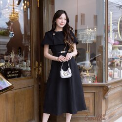 เดรสคอกลมทรงแขนปิดไหล่ ช่วงอกแต่งกระดุมสีเงิน + เข็มขัดสีเดียวกันกับชุด เดรสทรงสวย ใส่ออกงานหรือทำงานได้เลยคะ