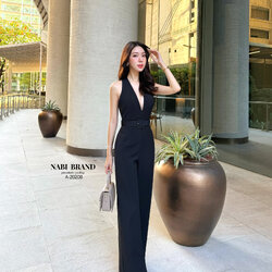 จั้มสูทขายาวทรงขาม้า สีดำทรงคล้องคอ ด้านหน้าเป็นทรงคอวี โชว์หลังแอบsexy🖤 #นาบีแบรนด์ #nabibrand #blacktheme #jumsuit #ชุดไปdinner #womenfashion #งานป้ายนาบี #จั้มสีดำ #ชุดกางเกงขายาว #จั้มขาบาน #จั้มสูทขายา #จั้มขาม้า