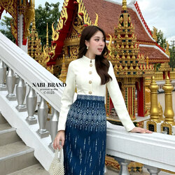 Label :: #NABIBRAND Code :: C-0125 Detail :: ชุดเซ็ตเสื้อแขนยาวสีครีมแต่งกระดุมมุกด้านหน้า ดีไซน์ปลายเสื้อทรงบานช่วงเอวรัดรูป มีซับ มีฟองน้ำในตัว ผ้าอยู่ทรง มาคู่กระโปรงพิมพ์ลายสีกรมดีไซน์สวยหรู ผ้าพริ้ว นุ่มนวลใส่สบายมากๆ งานซิปหลังทั้งคู่ สวมใส่ง่าย สาม