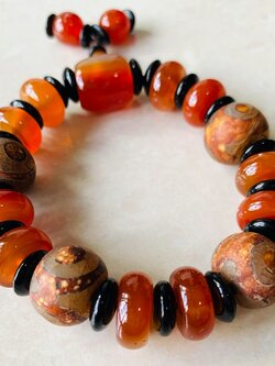 สร้อยข้อมือหินธิเบต