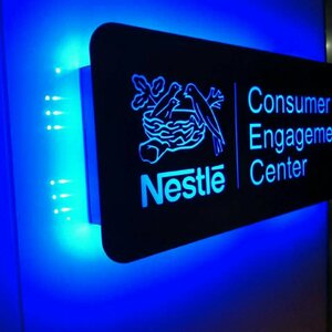 อักษรไฟและกล่องป้ายไฟ