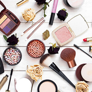 Make Up : แต่งหน้า