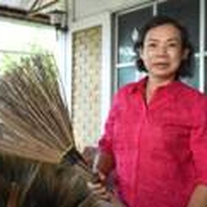 ไม้กวาดกกแดง