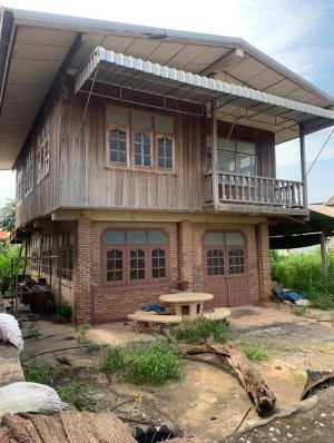 ขายบ้านพร้อมที่ดินราคาถูก อ.หนองกรุงศรี จ.กาฬสินธุ์ใกล้ถนนใหญ่ 2268 ห่างจากโรงเรียนห้วยยางดงวิทยา 386 เมตรการเดินทางสะดวก