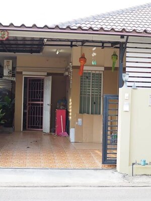 ขายบ้านสวยอ.เมืองราชบุรี ราคาถูกพร้อมเข้าอยู่ เฟอร์นิเจอร์ครบครัน 2 ห้องนอน 2 ห้องนํ้า หมู่บ้านชีวาใกล้โตโยต้าลิสซิง 959 เมตรสยามนิสสัน 1.2 กมบิ๊กซี 2.3 กม.