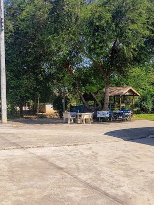 ขายที่ดินสวยพร้อมบ้านร้านขายของติดถนนหลวงด้านหลังเป็นสวนผลไม้พื้นที่กว้างขวางพร้อมสำหรับทุกคนในครอบครัวใกล้รร.บ้านเกาะสำโรง 800 เมตร อ.เมืองกาญจนบุรี