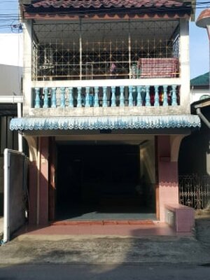ขายบ้านทาวน์เฮาส์ 3 ห้องนอน 3 ห้องน้ำที่จอดรถพร้อมเข้าอยู่ ถ.นิพัทธ์สงเคราะห์ 3 ใกล้ห้างบิ๊กซีคลองแห 1.3 กม. ใกล้แหล่งงานเดินทางสะดวก อ.หาดใหญ่ จ.สงขลา